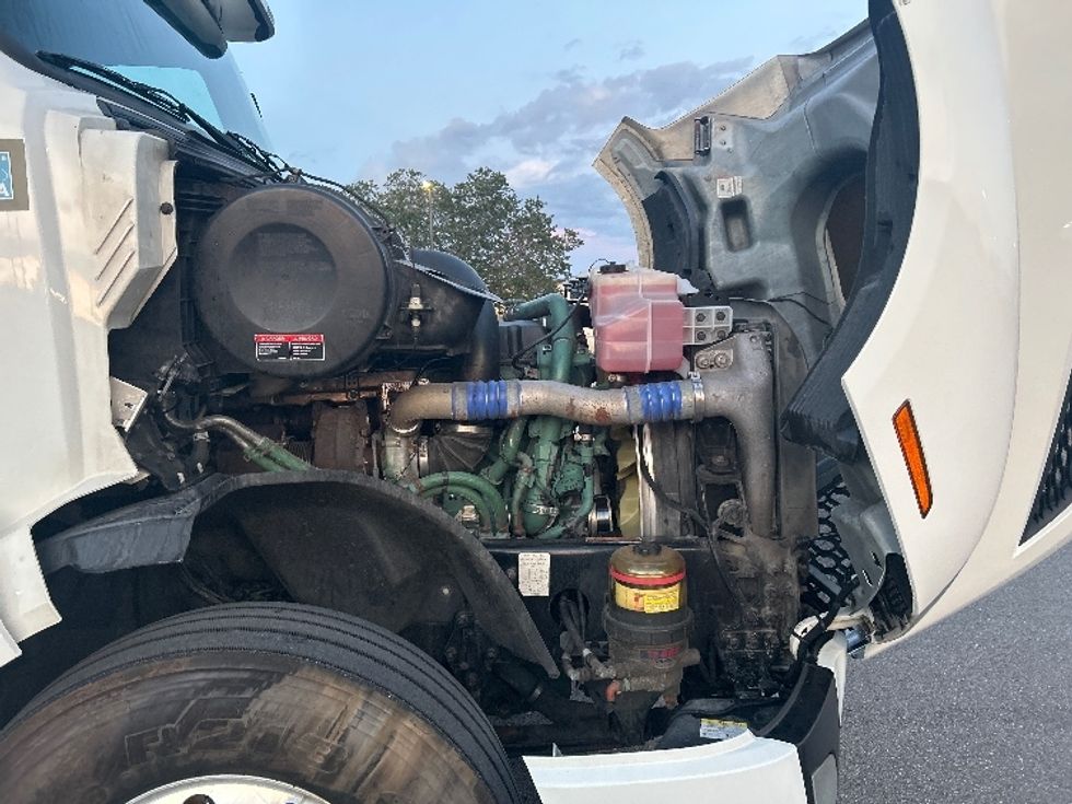 Sleeper Tractor-Heavy Duty Tractors-Volvo-2022-VNL64860-Tampa-FL-634,863\n\t\tmiles-$ 63,500 - Image 20