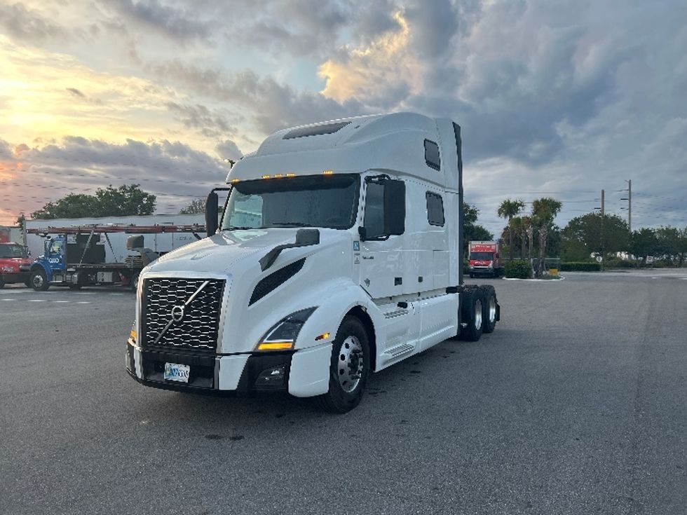 Sleeper Tractor-Heavy Duty Tractors-Volvo-2022-VNL64860-Tampa-FL-634,863\n\t\tmiles-$ 63,500 - Image 3