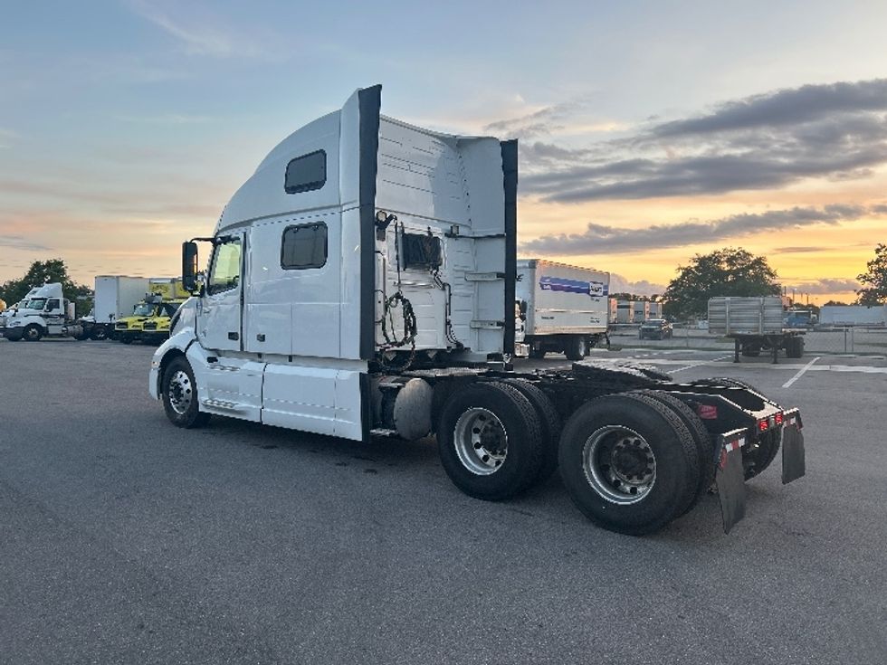 Sleeper Tractor-Heavy Duty Tractors-Volvo-2022-VNL64860-Tampa-FL-634,863\n\t\tmiles-$ 63,500 - Image 5
