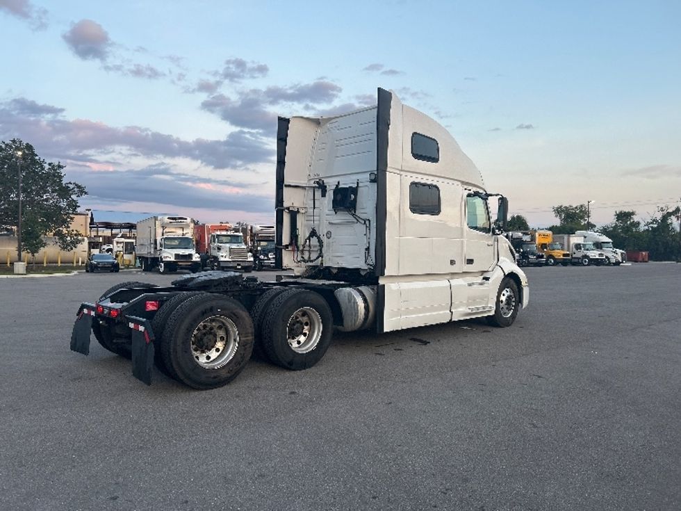 Sleeper Tractor-Heavy Duty Tractors-Volvo-2022-VNL64860-Tampa-FL-634,863\n\t\tmiles-$ 63,500 - Image 7