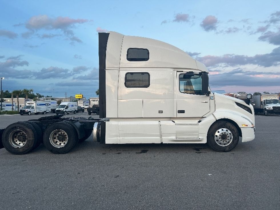 Sleeper Tractor-Heavy Duty Tractors-Volvo-2022-VNL64860-Tampa-FL-634,863\n\t\tmiles-$ 63,500 - Image 8