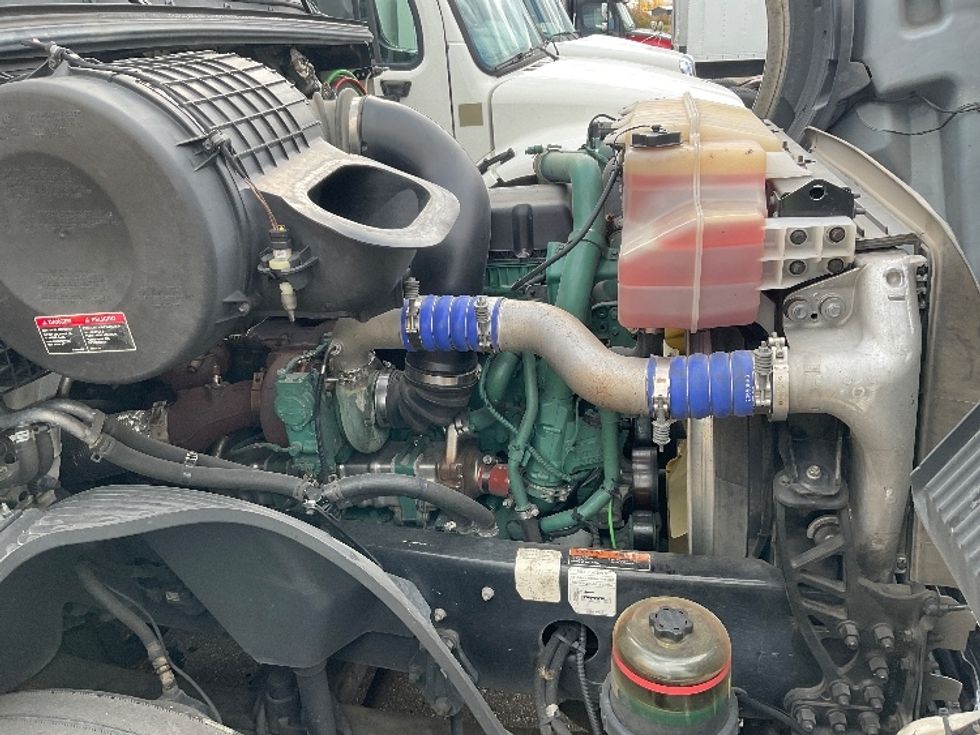 Sleeper Tractor-Heavy Duty Tractors-Volvo-2022-VNL64860-Warren-MI-524,354\n\t\tmiles-$ 74,250 - Image 19