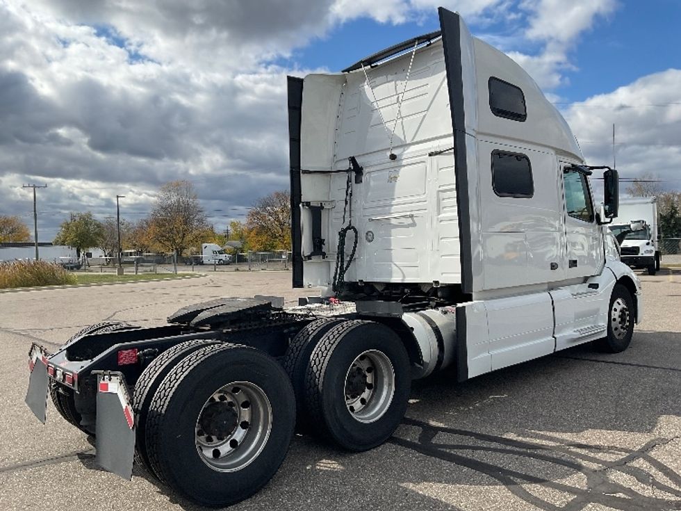 Sleeper Tractor-Heavy Duty Tractors-Volvo-2022-VNL64860-Warren-MI-524,354\n\t\tmiles-$ 74,250 - Image 7