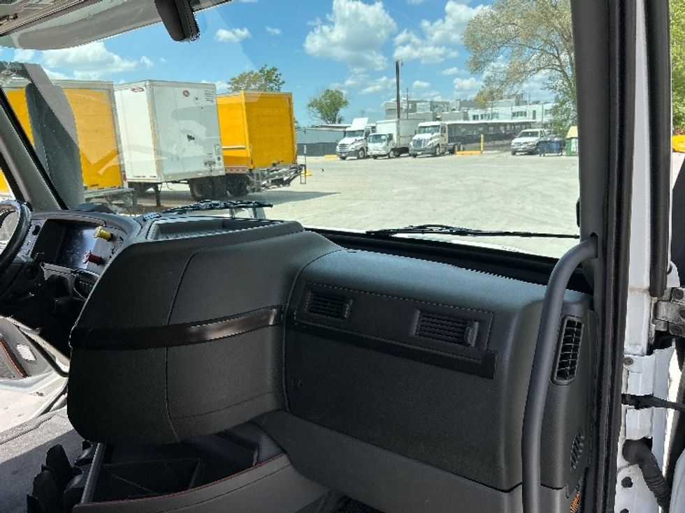 Sleeper Tractor-Heavy Duty Tractors-Volvo-2022-VNR64660-Des Moines-IA-494,609\n\t\tmiles-$ 69,250 - Image 14