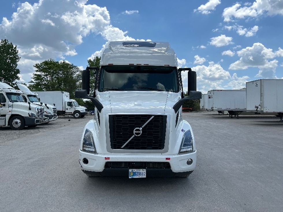 Sleeper Tractor-Heavy Duty Tractors-Volvo-2022-VNR64660-Des Moines-IA-494,609\n\t\tmiles-$ 69,250 - Image 2