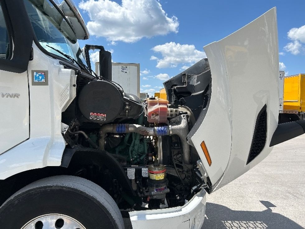 Sleeper Tractor-Heavy Duty Tractors-Volvo-2022-VNR64660-Des Moines-IA-494,609\n\t\tmiles-$ 69,250 - Image 20