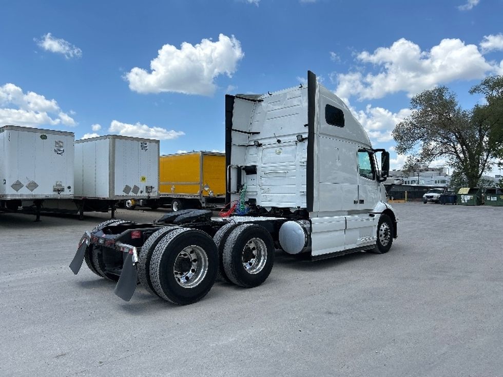 Sleeper Tractor-Heavy Duty Tractors-Volvo-2022-VNR64660-Des Moines-IA-494,609\n\t\tmiles-$ 69,250 - Image 5