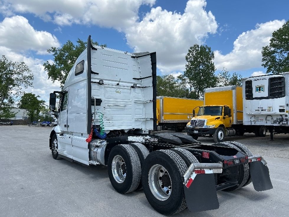 Sleeper Tractor-Heavy Duty Tractors-Volvo-2022-VNR64660-Des Moines-IA-494,609\n\t\tmiles-$ 69,250 - Image 7