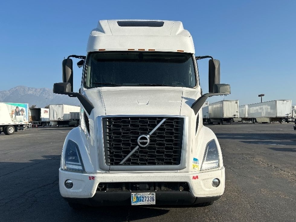 2022 Volvo Truck VNR photo 2