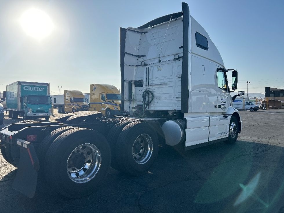 Sleeper Tractor-Heavy Duty Tractors-Volvo-2022-VNR64660-Fontana-CA-560,465\n\t\tmiles-$ 65,250 - Image 7