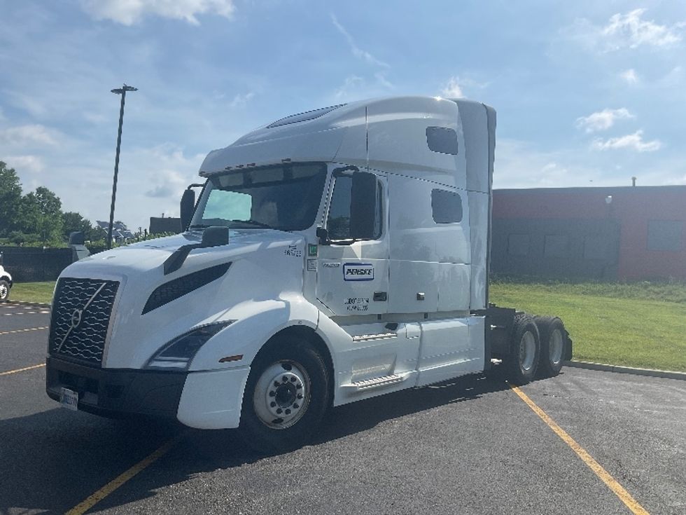 Sleeper Tractor-Heavy Duty Tractors-Volvo-2023-VNL64760-Akron-OH-412,231\n\t\tmiles-$ 92,000 - Image 3