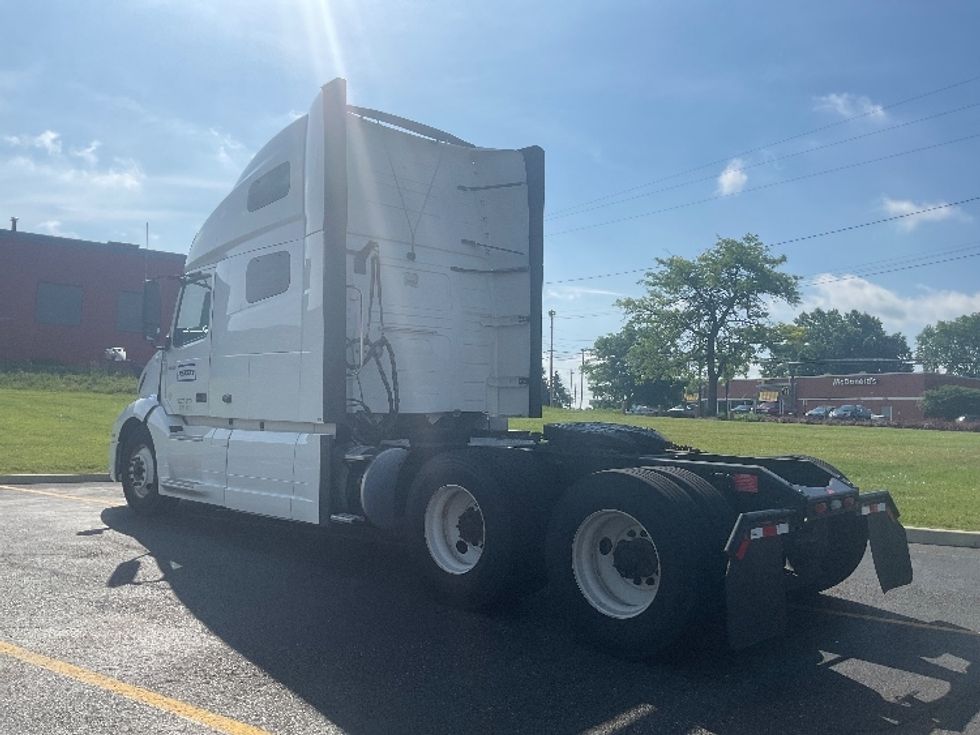 Sleeper Tractor-Heavy Duty Tractors-Volvo-2023-VNL64760-Akron-OH-412,231\n\t\tmiles-$ 92,000 - Image 5