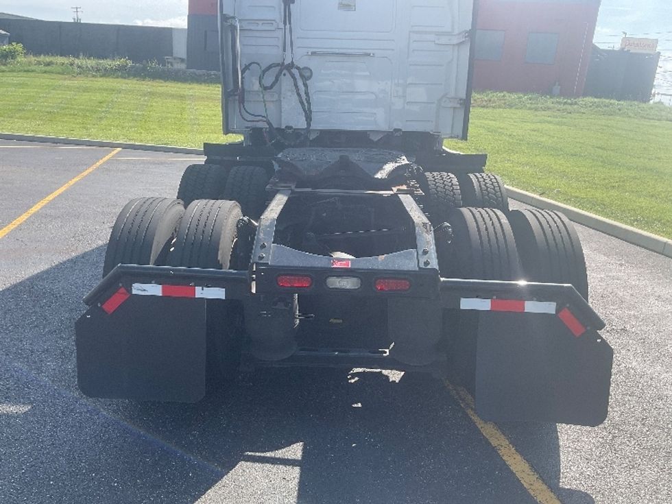 Sleeper Tractor-Heavy Duty Tractors-Volvo-2023-VNL64760-Akron-OH-412,231\n\t\tmiles-$ 92,000 - Image 6