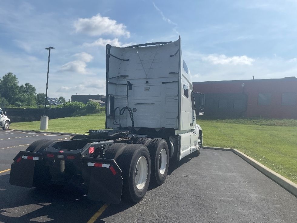Sleeper Tractor-Heavy Duty Tractors-Volvo-2023-VNL64760-Akron-OH-412,231\n\t\tmiles-$ 92,000 - Image 7