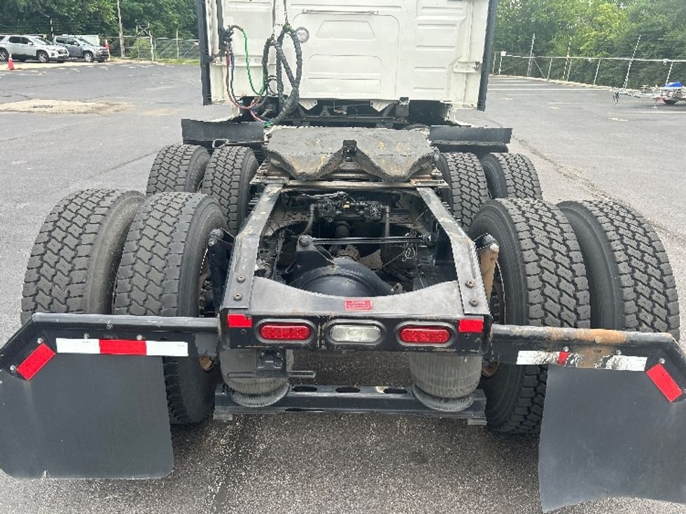 Sleeper Tractor-Heavy Duty Tractors-Volvo-2023-VNL64760-Akron-OH-416,473\n\t\tmiles-$ 97,500 - Image 6