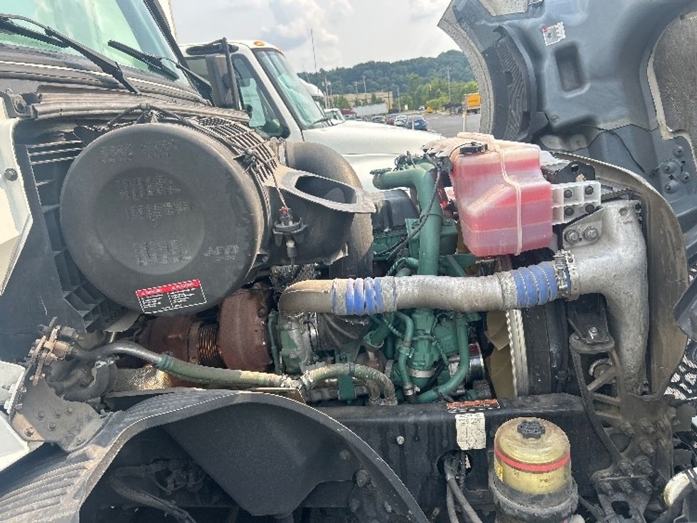 Sleeper Tractor-Heavy Duty Tractors-Volvo-2023-VNL64760-Akron-OH-519,385\n\t\tmiles-$ 81,750 - Image 20
