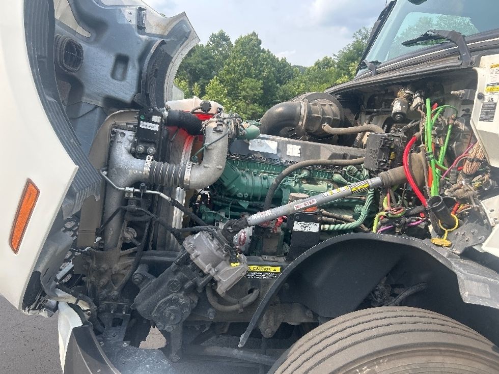 Sleeper Tractor-Heavy Duty Tractors-Volvo-2023-VNL64760-Akron-OH-519,385\n\t\tmiles-$ 81,750 - Image 21