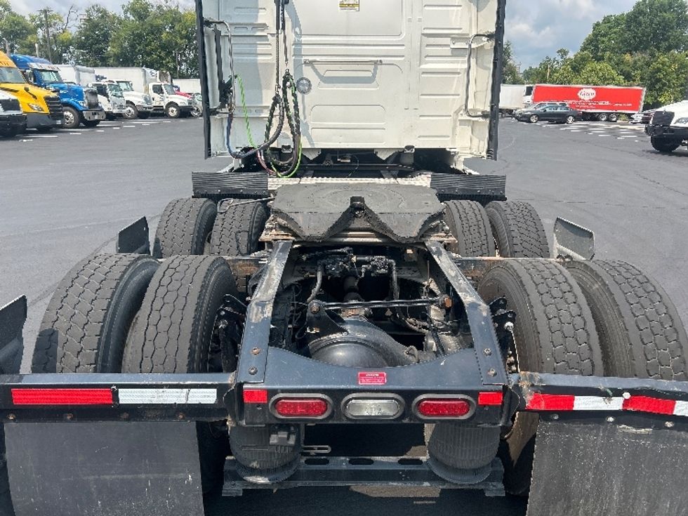 Sleeper Tractor-Heavy Duty Tractors-Volvo-2023-VNL64760-Akron-OH-519,385\n\t\tmiles-$ 81,750 - Image 6