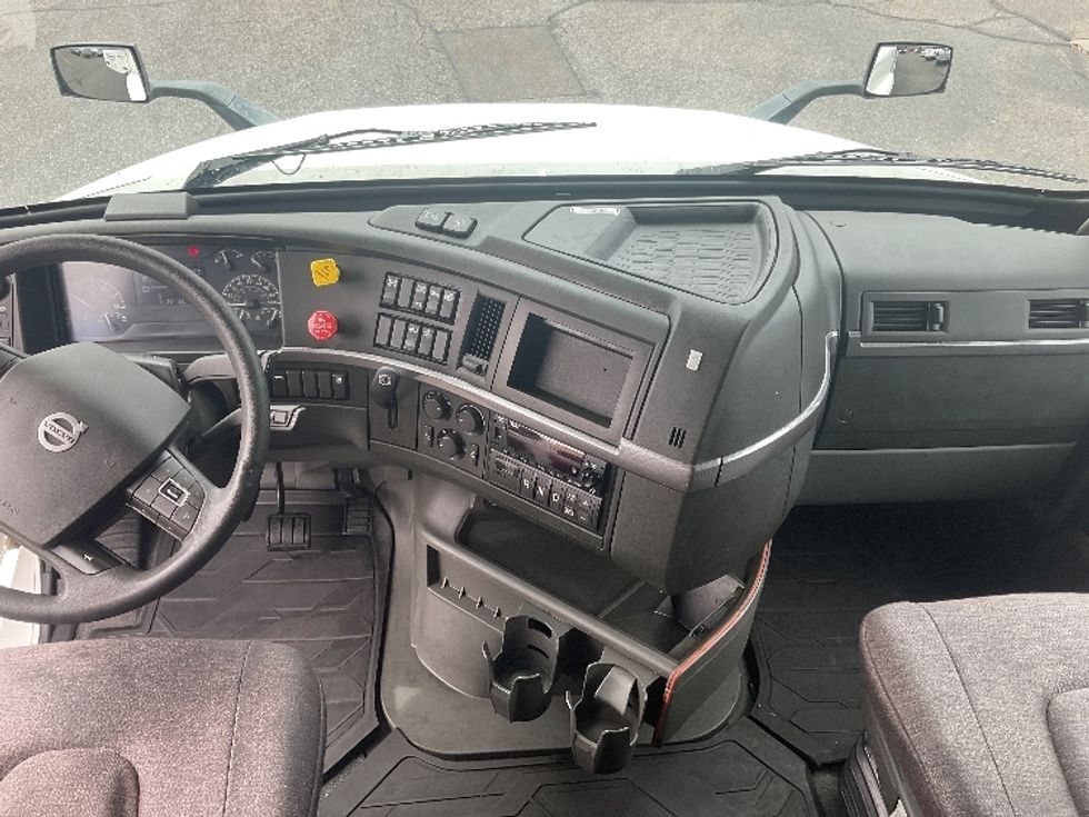 Sleeper Tractor-Heavy Duty Tractors-Volvo-2023-VNL64760-Albuquerque-NM-375,085\n\t\tmiles-$ 104,500 - Image 12