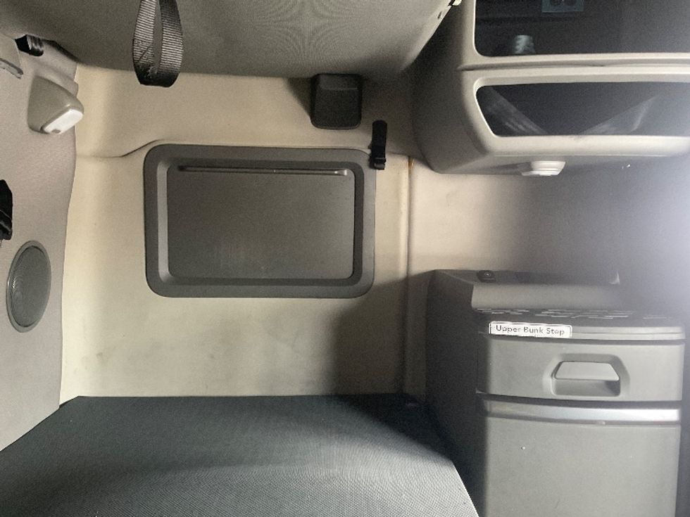 Sleeper Tractor-Heavy Duty Tractors-Volvo-2023-VNL64760-Albuquerque-NM-375,085\n\t\tmiles-$ 104,500 - Image 18