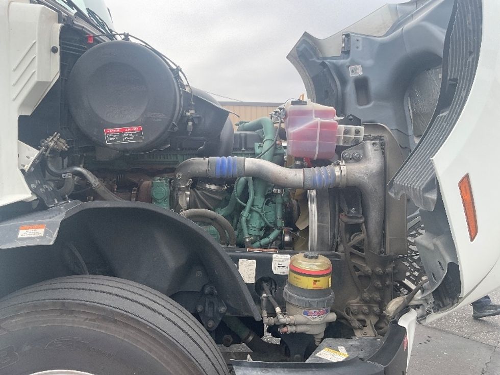 Sleeper Tractor-Heavy Duty Tractors-Volvo-2023-VNL64760-Albuquerque-NM-375,085\n\t\tmiles-$ 104,500 - Image 20