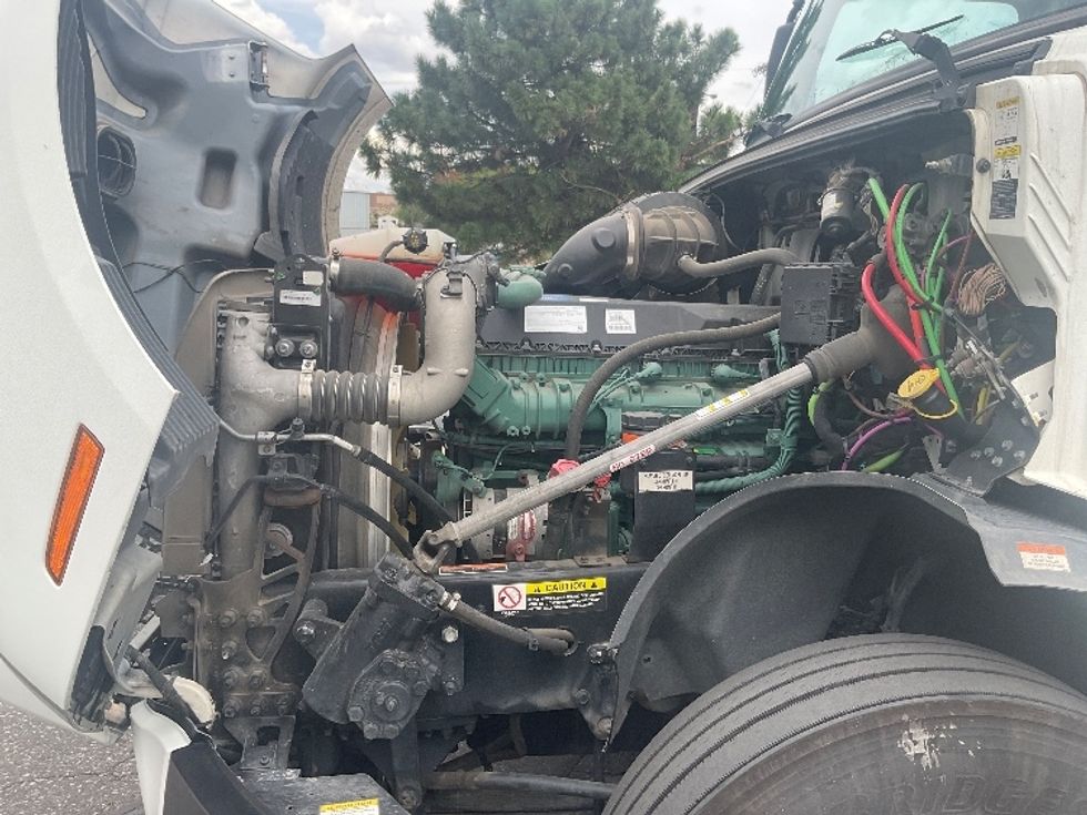 Sleeper Tractor-Heavy Duty Tractors-Volvo-2023-VNL64760-Albuquerque-NM-375,085\n\t\tmiles-$ 104,500 - Image 21