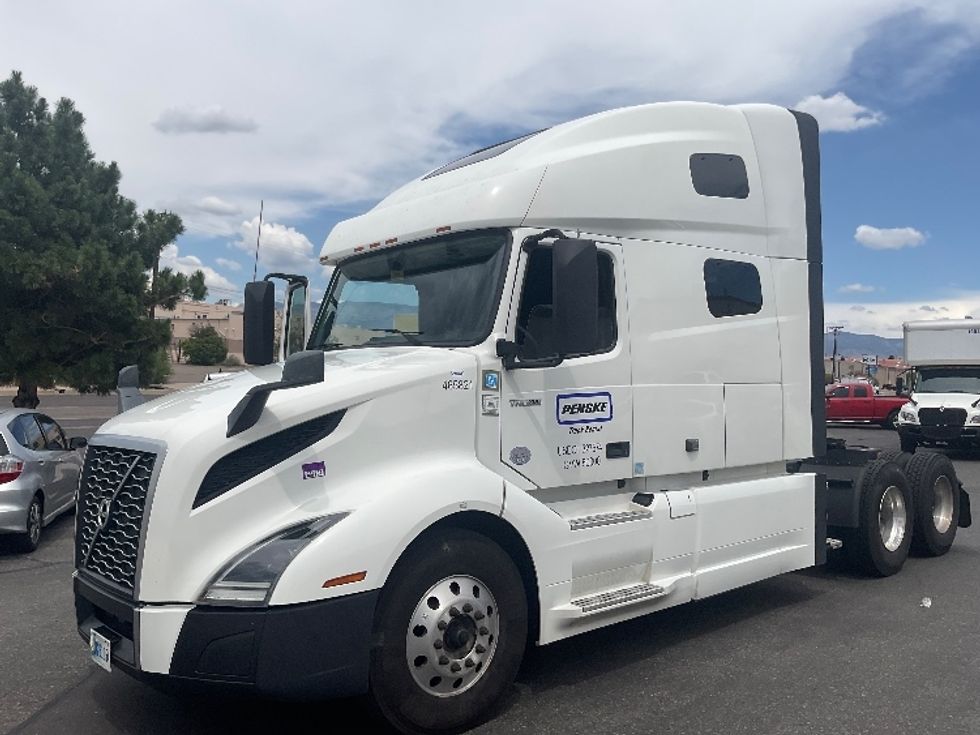 Sleeper Tractor-Heavy Duty Tractors-Volvo-2023-VNL64760-Albuquerque-NM-375,085\n\t\tmiles-$ 104,500 - Image 3