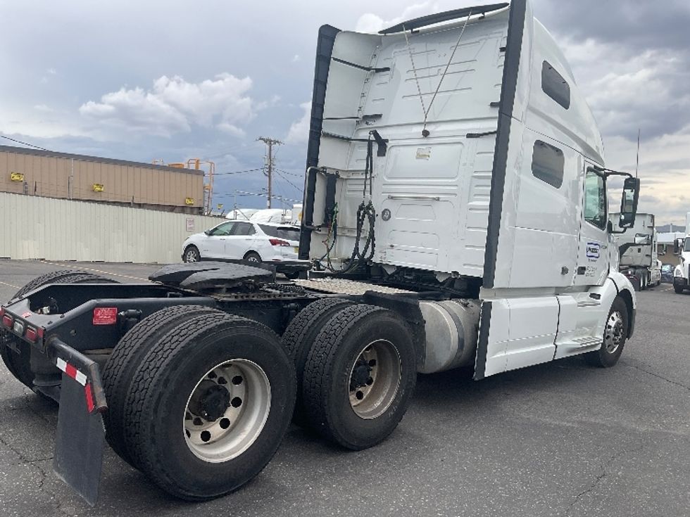 Sleeper Tractor-Heavy Duty Tractors-Volvo-2023-VNL64760-Albuquerque-NM-375,085\n\t\tmiles-$ 104,500 - Image 7