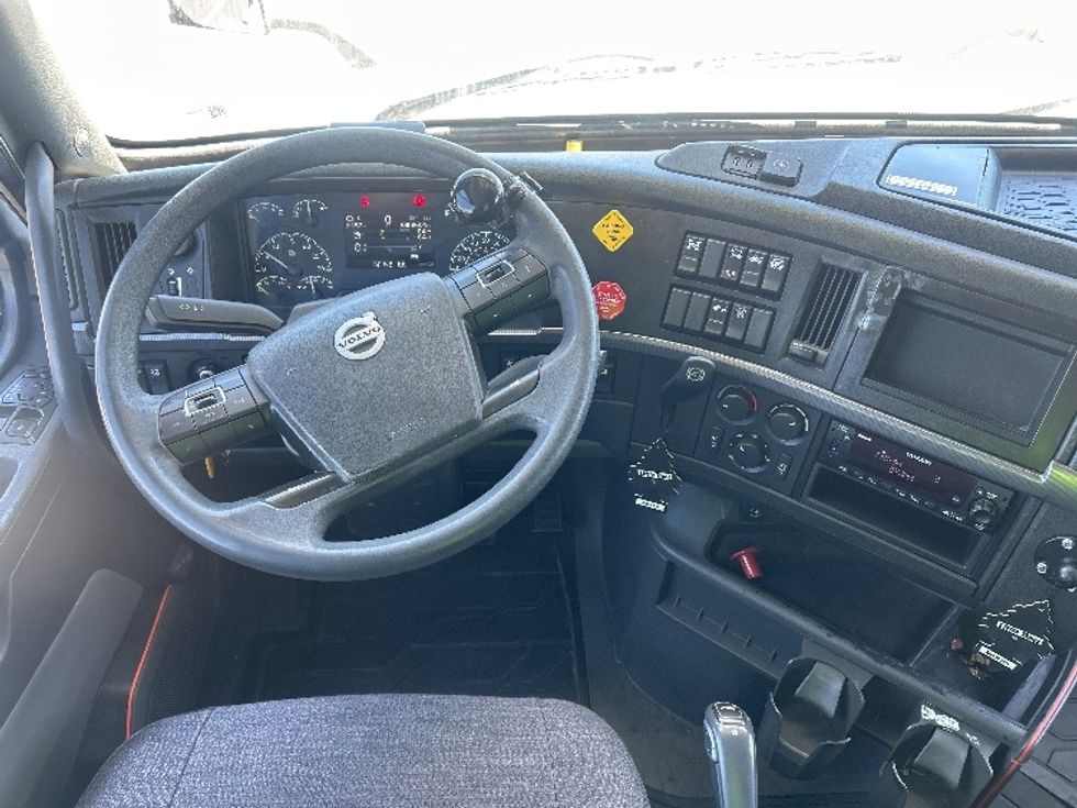 Sleeper Tractor-Heavy Duty Tractors-Volvo-2023-VNL64760-Anaheim-CA-691,900\n\t\tmiles-$ 70,500 - Image 11