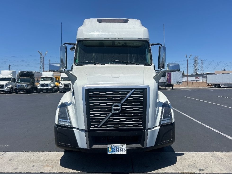 Sleeper Tractor-Heavy Duty Tractors-Volvo-2023-VNL64760-Anaheim-CA-691,900\n\t\tmiles-$ 70,500 - Image 2