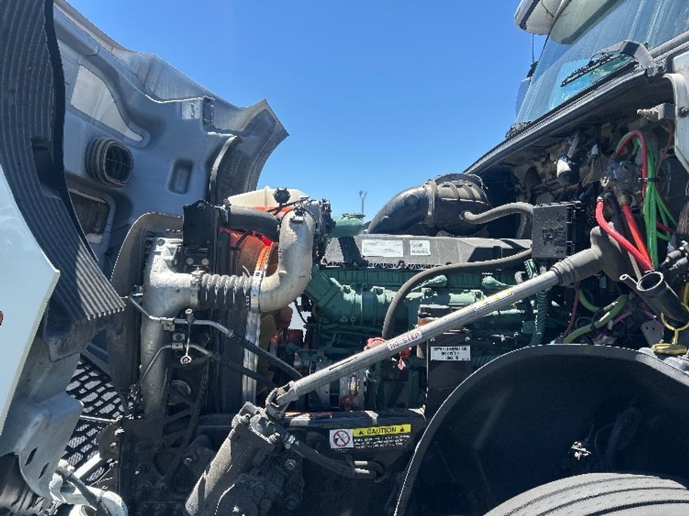 Sleeper Tractor-Heavy Duty Tractors-Volvo-2023-VNL64760-Anaheim-CA-691,900\n\t\tmiles-$ 70,500 - Image 21