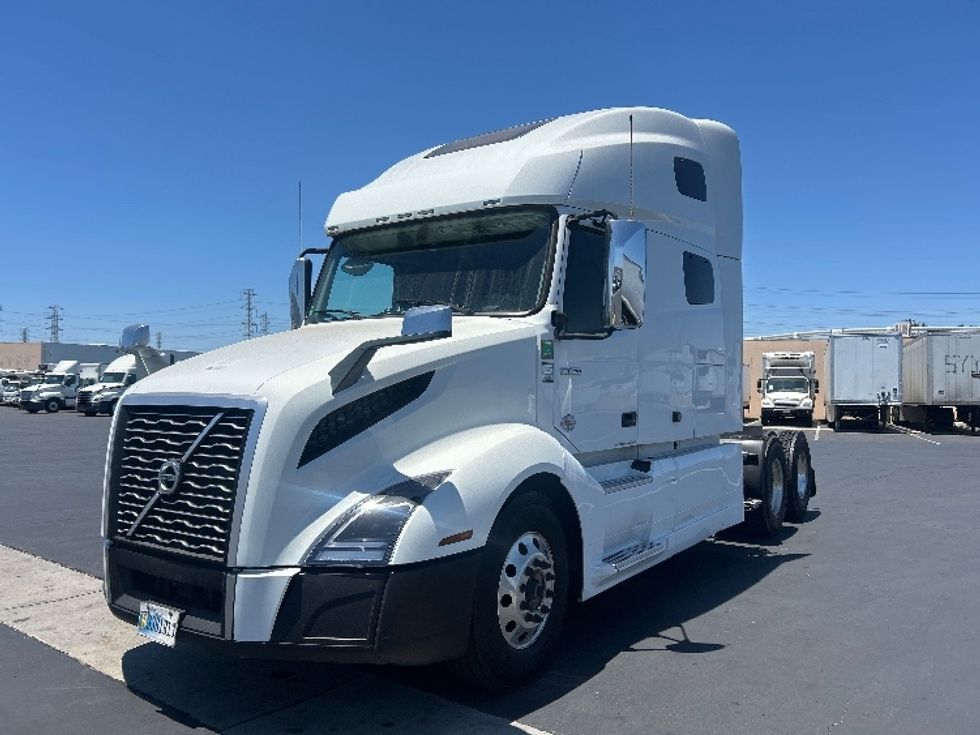 Sleeper Tractor-Heavy Duty Tractors-Volvo-2023-VNL64760-Anaheim-CA-691,900\n\t\tmiles-$ 70,500 - Image 3