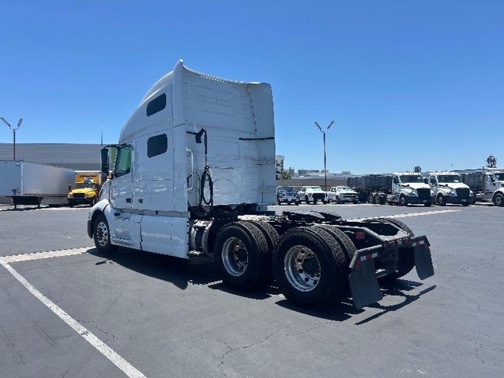 Sleeper Tractor-Heavy Duty Tractors-Volvo-2023-VNL64760-Anaheim-CA-691,900\n\t\tmiles-$ 70,500 - Image 5