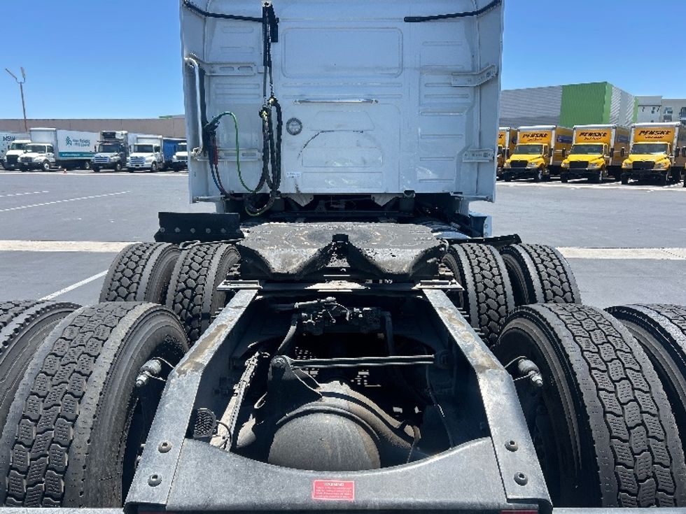 Sleeper Tractor-Heavy Duty Tractors-Volvo-2023-VNL64760-Anaheim-CA-691,900\n\t\tmiles-$ 70,500 - Image 6