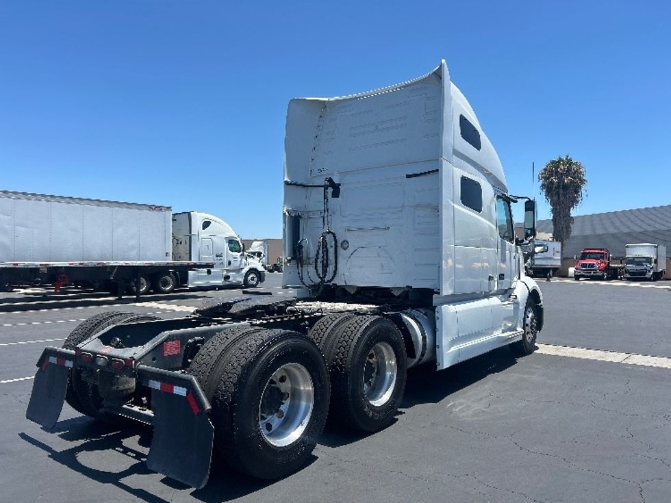 Sleeper Tractor-Heavy Duty Tractors-Volvo-2023-VNL64760-Anaheim-CA-691,900\n\t\tmiles-$ 70,500 - Image 7