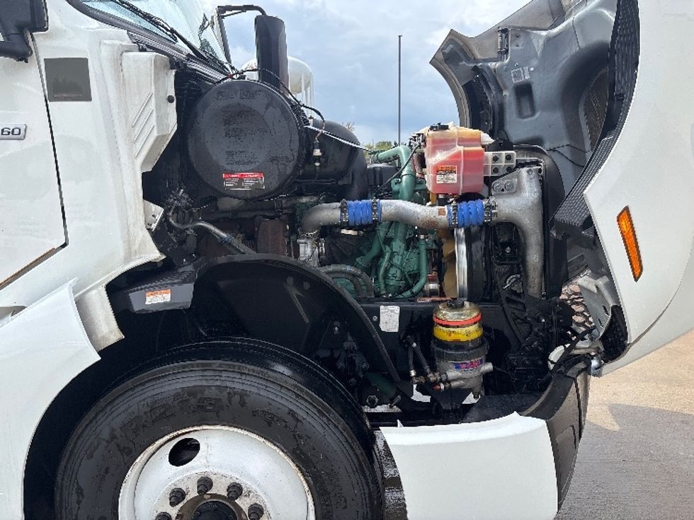Sleeper Tractor-Heavy Duty Tractors-Volvo-2023-VNL64760-Arlington-TX-780,941\n\t\tmiles-$ 62,500 - Image 20