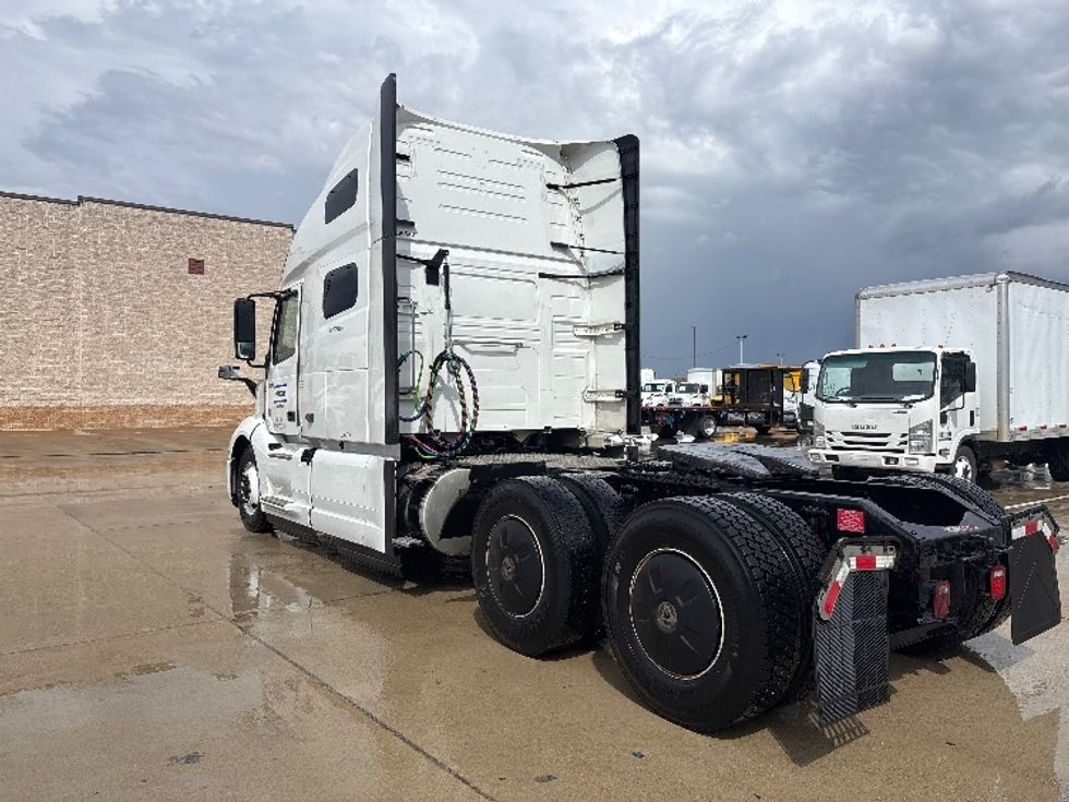 Sleeper Tractor-Heavy Duty Tractors-Volvo-2023-VNL64760-Arlington-TX-780,941\n\t\tmiles-$ 62,500 - Image 5