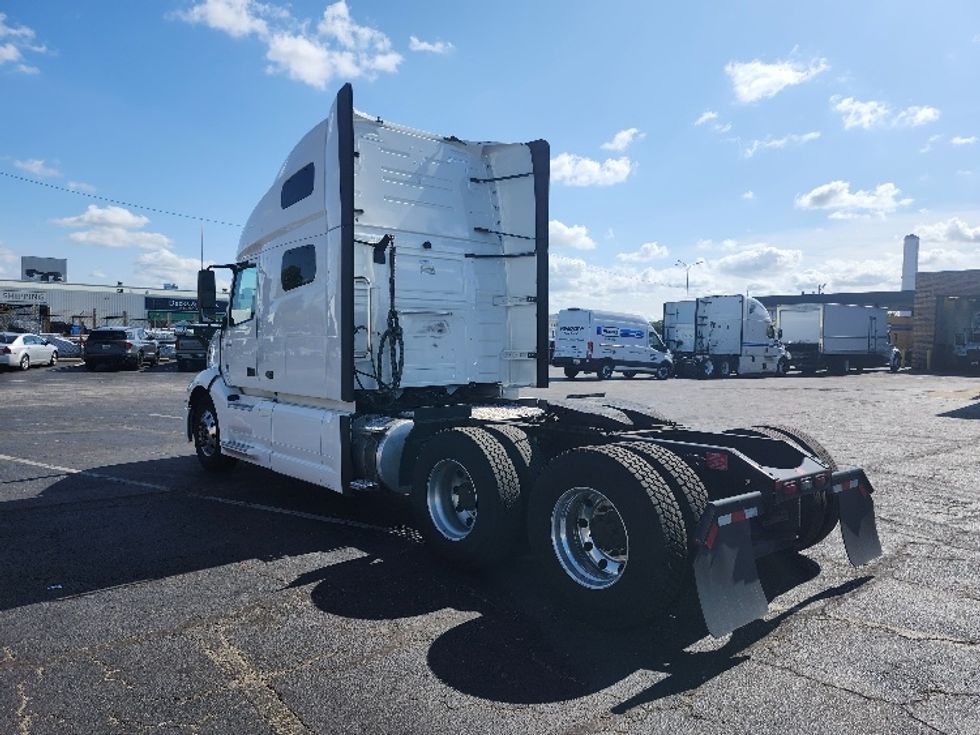 Sleeper Tractor-Heavy Duty Tractors-Volvo-2023-VNL64760-Baltimore-MD-215,057\n\t\tmiles-$ 107,250 - Image 5