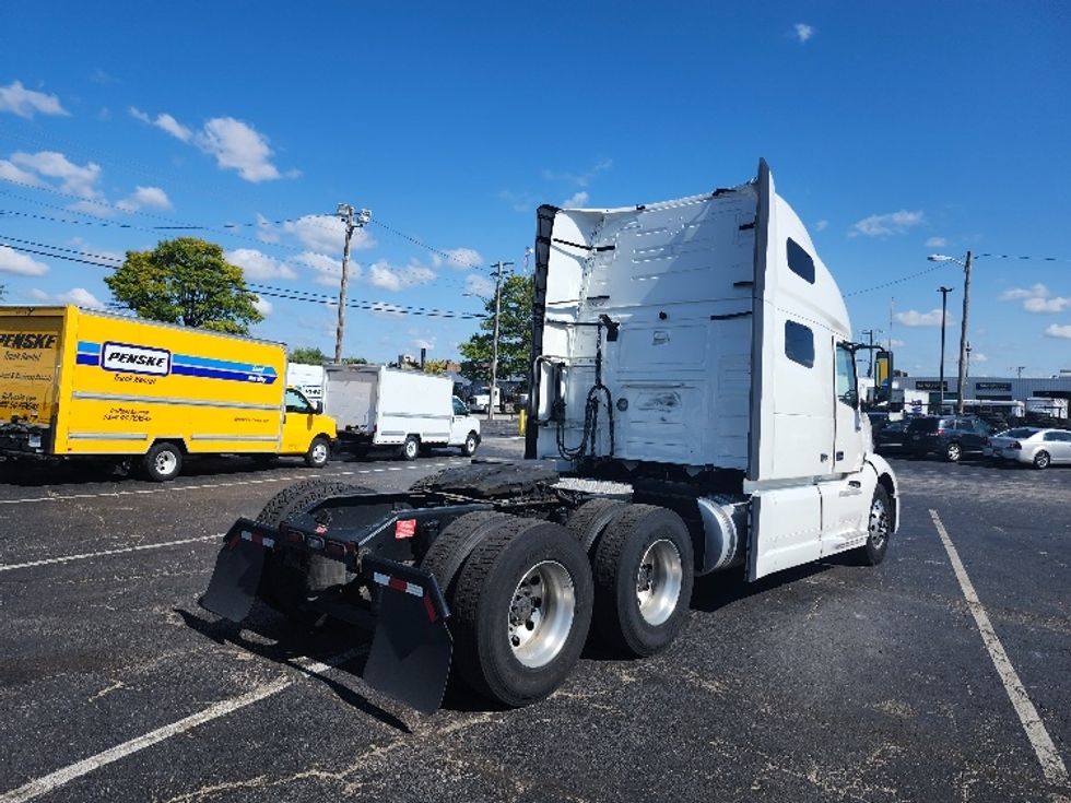 Sleeper Tractor-Heavy Duty Tractors-Volvo-2023-VNL64760-Baltimore-MD-215,057\n\t\tmiles-$ 107,250 - Image 7