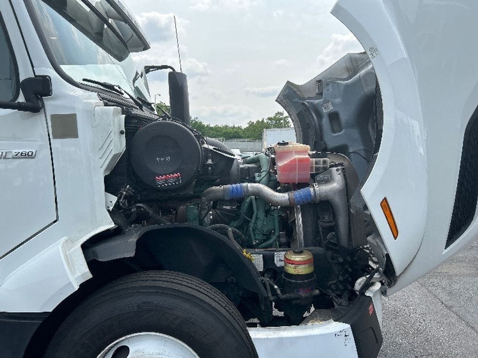 Sleeper Tractor-Heavy Duty Tractors-Volvo-2023-VNL64760-Baltimore-MD-475,448\n\t\tmiles-$ 94,750 - Image 20