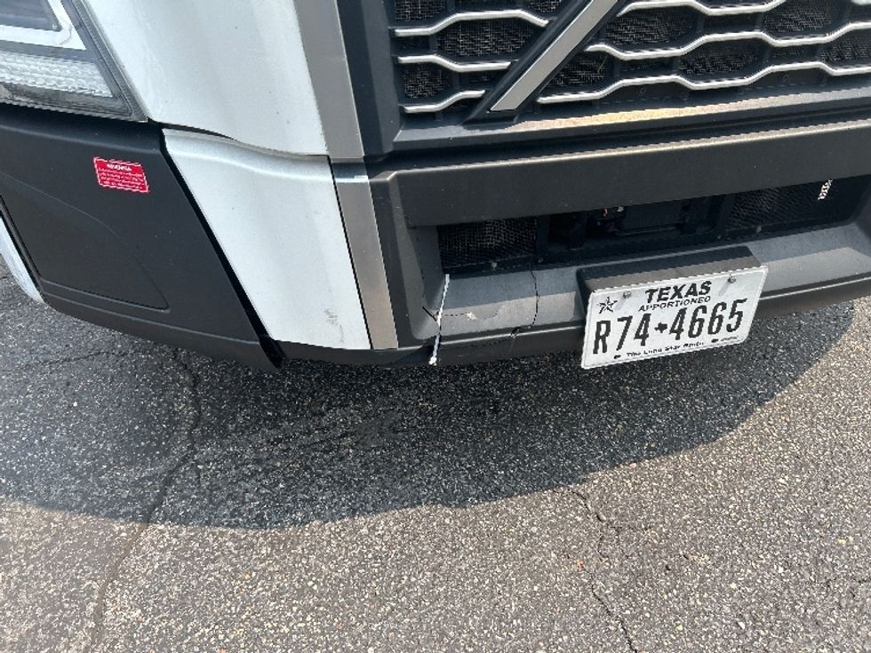 Sleeper Tractor-Heavy Duty Tractors-Volvo-2023-VNL64760-Baltimore-MD-475,448\n\t\tmiles-$ 94,750 - Image 23