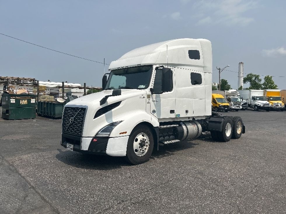 Sleeper Tractor-Heavy Duty Tractors-Volvo-2023-VNL64760-Baltimore-MD-475,448\n\t\tmiles-$ 94,750 - Image 3