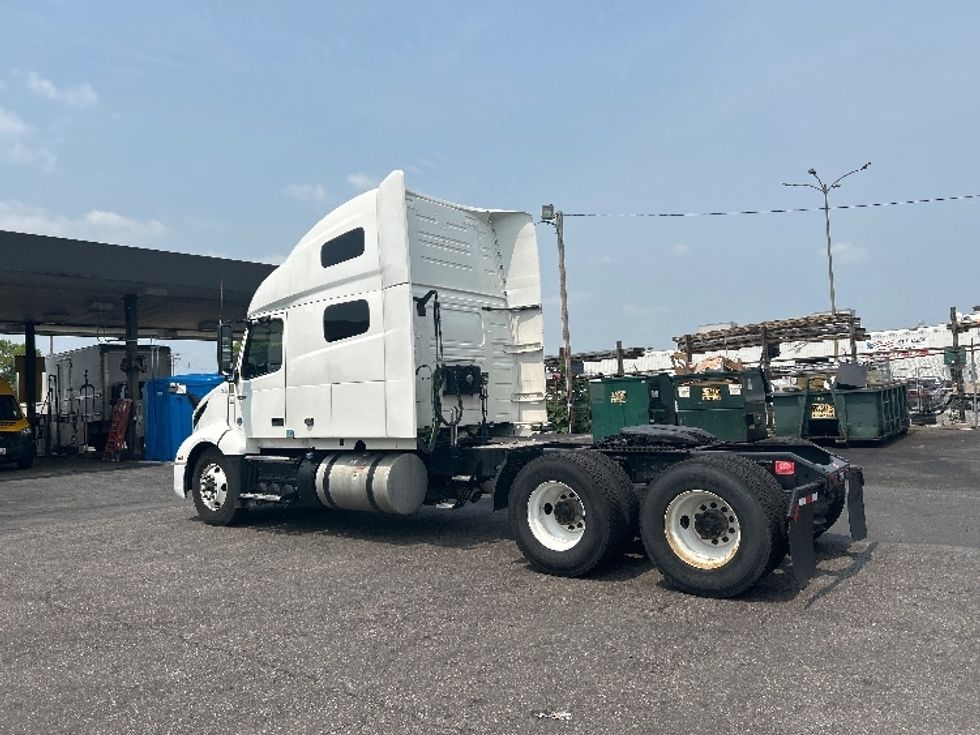Sleeper Tractor-Heavy Duty Tractors-Volvo-2023-VNL64760-Baltimore-MD-475,448\n\t\tmiles-$ 94,750 - Image 5
