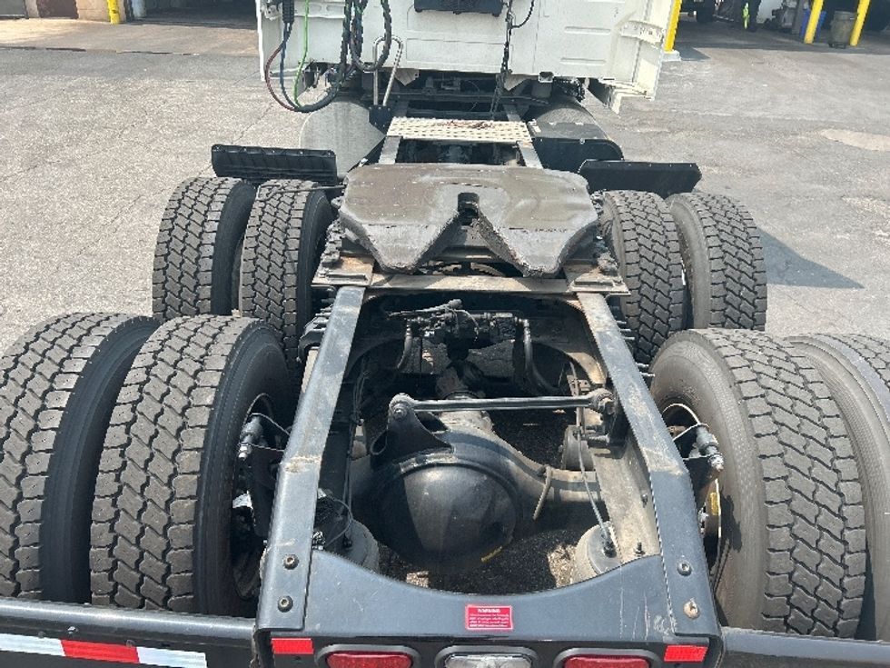 Sleeper Tractor-Heavy Duty Tractors-Volvo-2023-VNL64760-Baltimore-MD-475,448\n\t\tmiles-$ 94,750 - Image 6