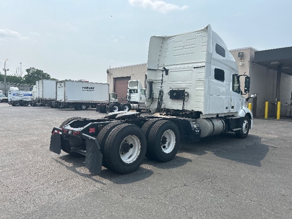 Sleeper Tractor-Heavy Duty Tractors-Volvo-2023-VNL64760-Baltimore-MD-475,448\n\t\tmiles-$ 94,750 - Image 7