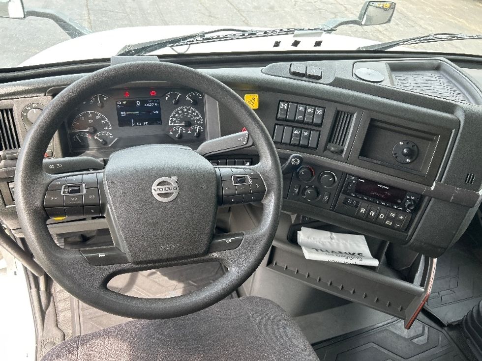 Sleeper Tractor-Heavy Duty Tractors-Volvo-2023-VNL64760-Charlotte-NC-326,652\n\t\tmiles-$ 99,500 - Image 11