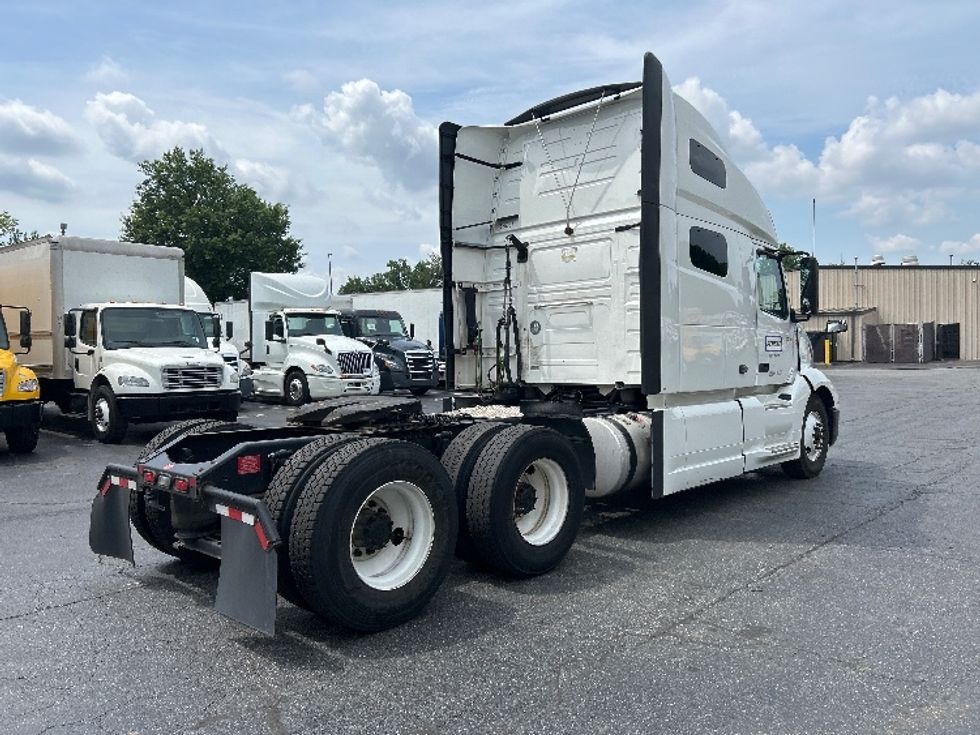 Sleeper Tractor-Heavy Duty Tractors-Volvo-2023-VNL64760-Charlotte-NC-326,652\n\t\tmiles-$ 99,500 - Image 7