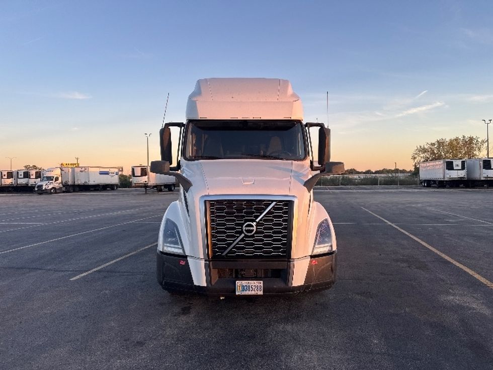 Sleeper Tractor-Heavy Duty Tractors-Volvo-2023-VNL64760-Chicago (Chicago Ridge)-IL-549,890\n\t\tmiles-$ 82,250 - Image 2