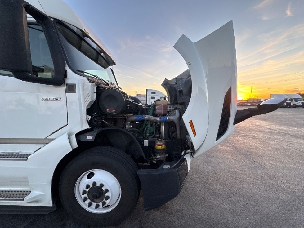 Sleeper Tractor-Heavy Duty Tractors-Volvo-2023-VNL64760-Chicago (Chicago Ridge)-IL-549,890\n\t\tmiles-$ 82,250 - Image 20