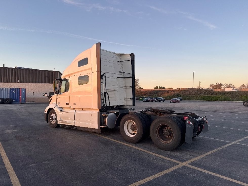 Sleeper Tractor-Heavy Duty Tractors-Volvo-2023-VNL64760-Chicago (Chicago Ridge)-IL-549,890\n\t\tmiles-$ 82,250 - Image 5